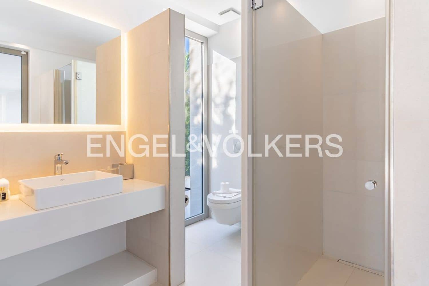 5 bedroom Villa for sale in El Paraiso with pool garage - € 2,495,000 (Ref: 9733560)