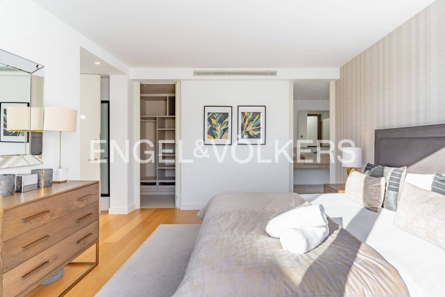 5 bedroom Villa for sale in El Paraiso with pool garage - € 2,495,000 (Ref: 9733560)