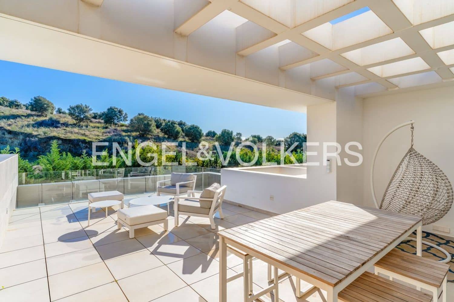 5 bedroom Villa for sale in El Paraiso with pool garage - € 2,495,000 (Ref: 9733560)