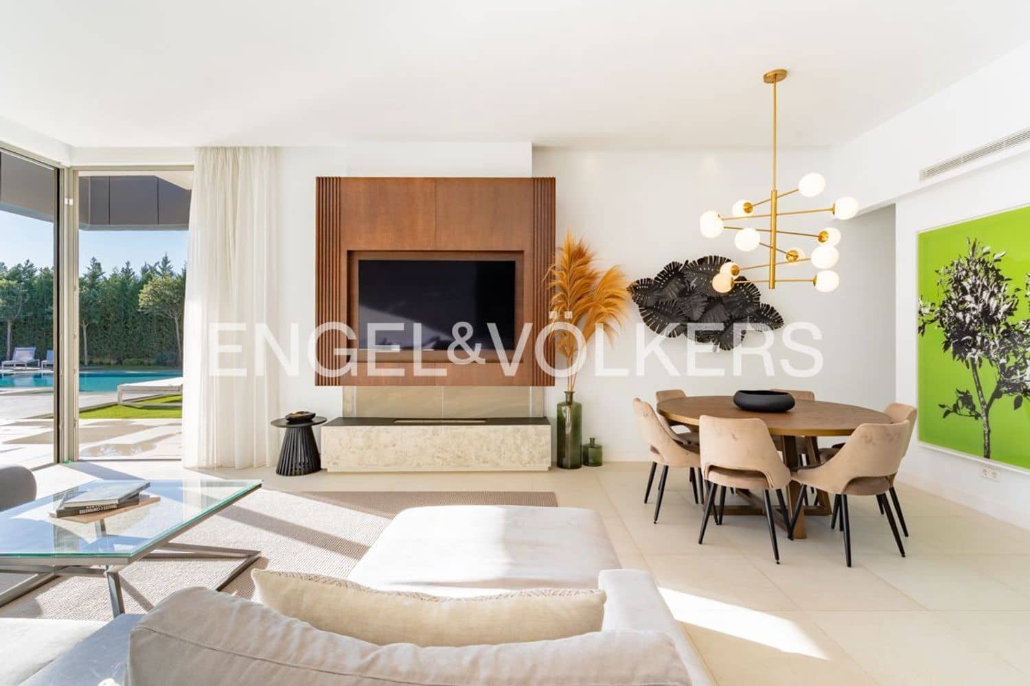 5 bedroom Villa for sale in El Paraiso with pool garage - € 2,495,000 (Ref: 9733560)