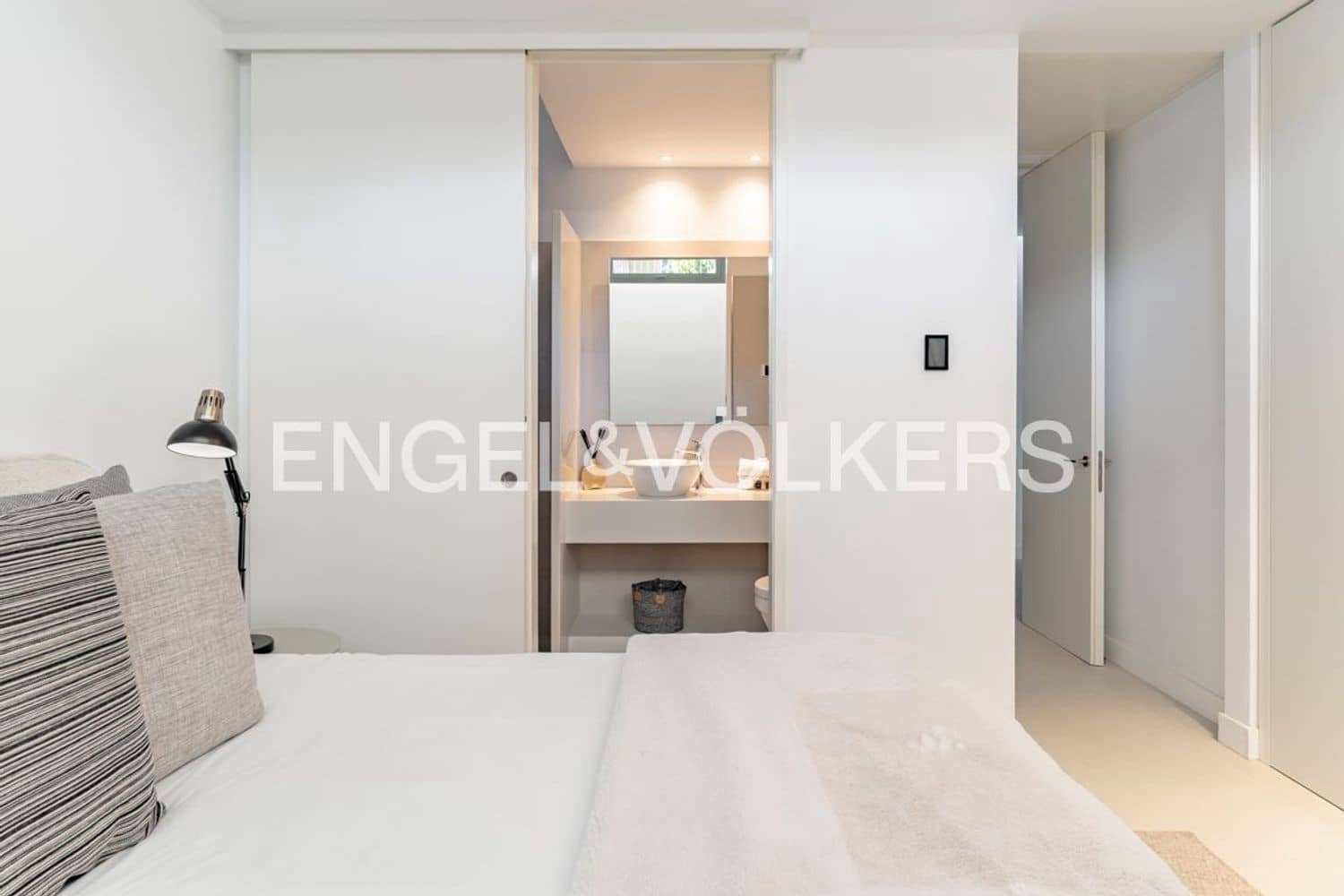 5 bedroom Villa for sale in El Paraiso with pool garage - € 2,495,000 (Ref: 9733560)