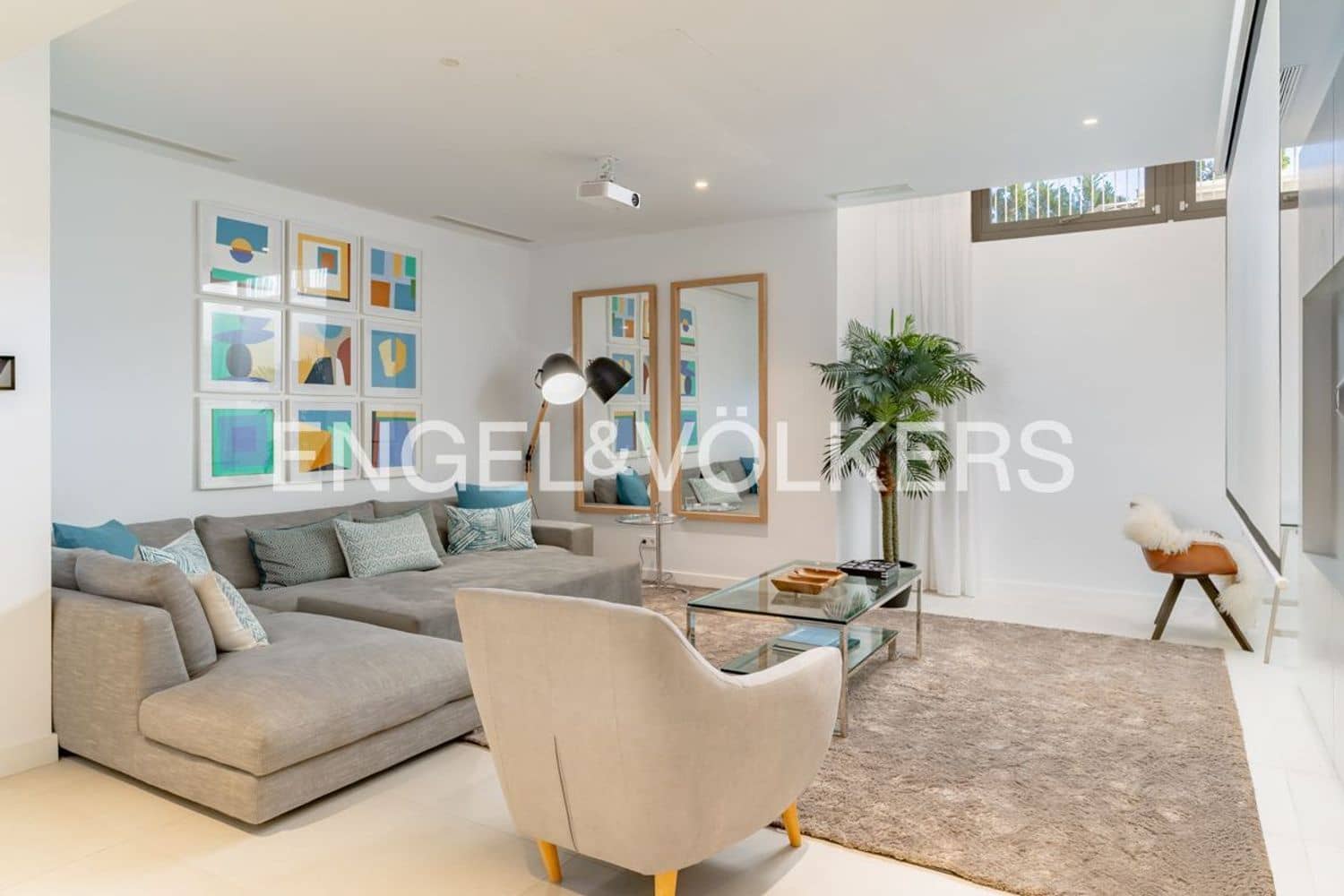 5 bedroom Villa for sale in El Paraiso with pool garage - € 2,495,000 (Ref: 9733560)