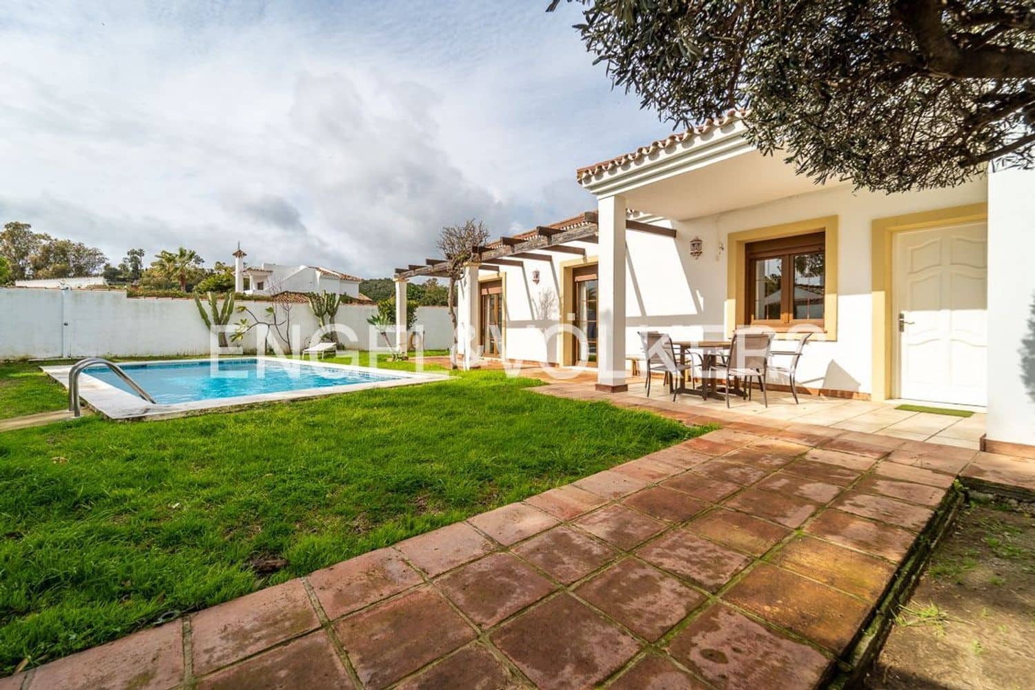 3 bedroom Villa for sale in Bahia Dorada with pool garage - € 1,500,000 (Ref: 9733561)