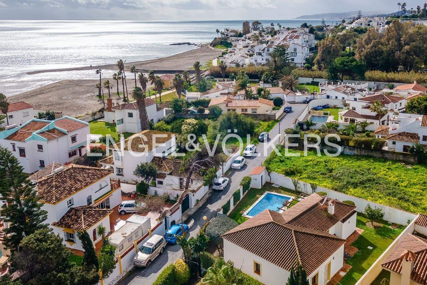 3 bedroom Villa for sale in Bahia Dorada with pool garage - € 1,500,000 (Ref: 9733561)