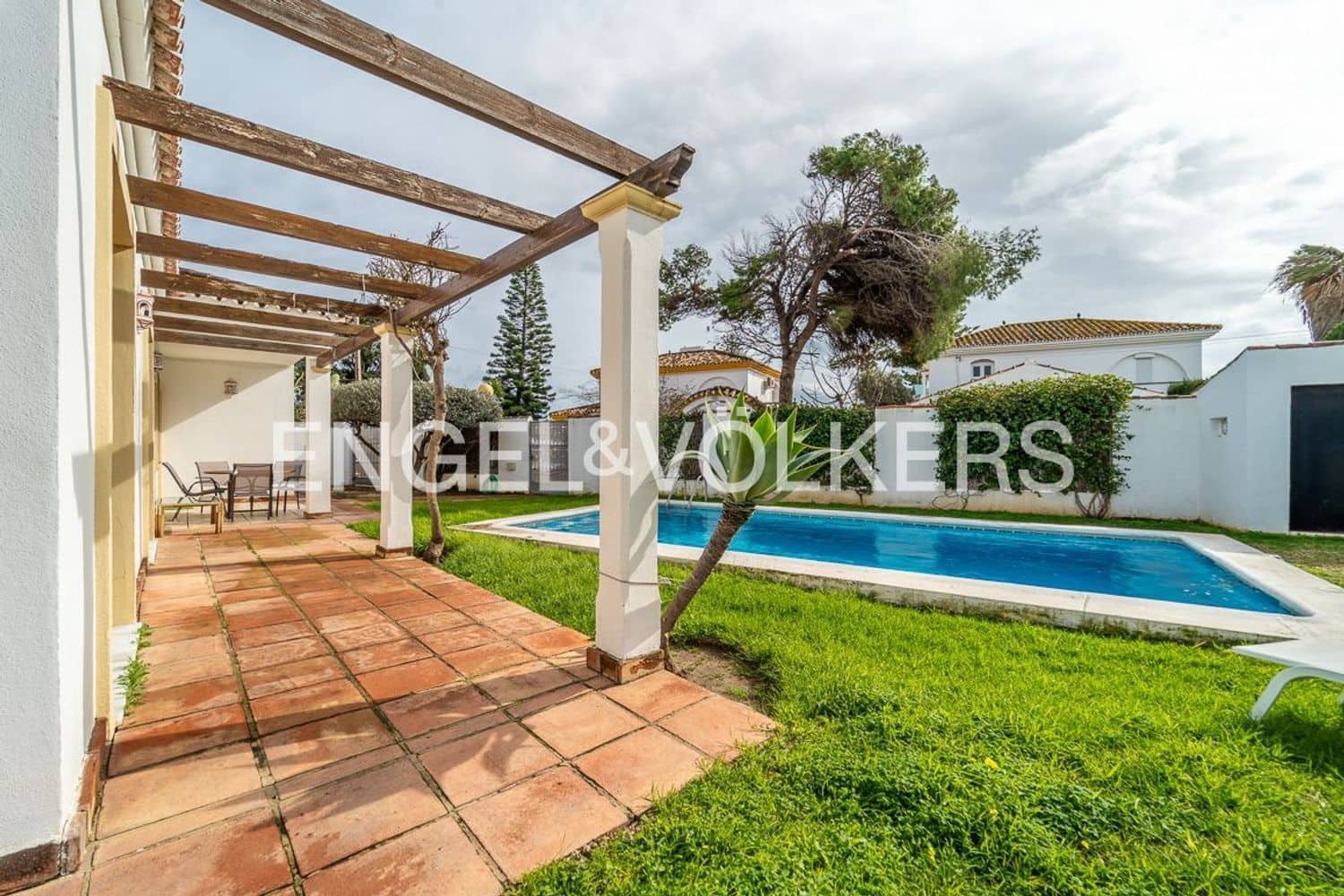 3 bedroom Villa for sale in Bahia Dorada with pool garage - € 1,500,000 (Ref: 9733561)