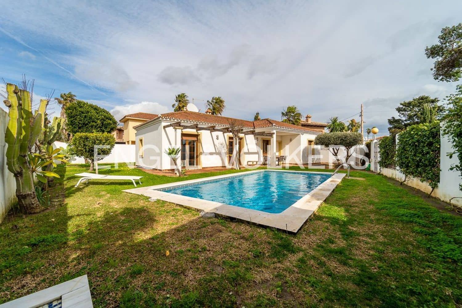3 bedroom Villa for sale in Bahia Dorada with pool garage - € 1,500,000 (Ref: 9733561)