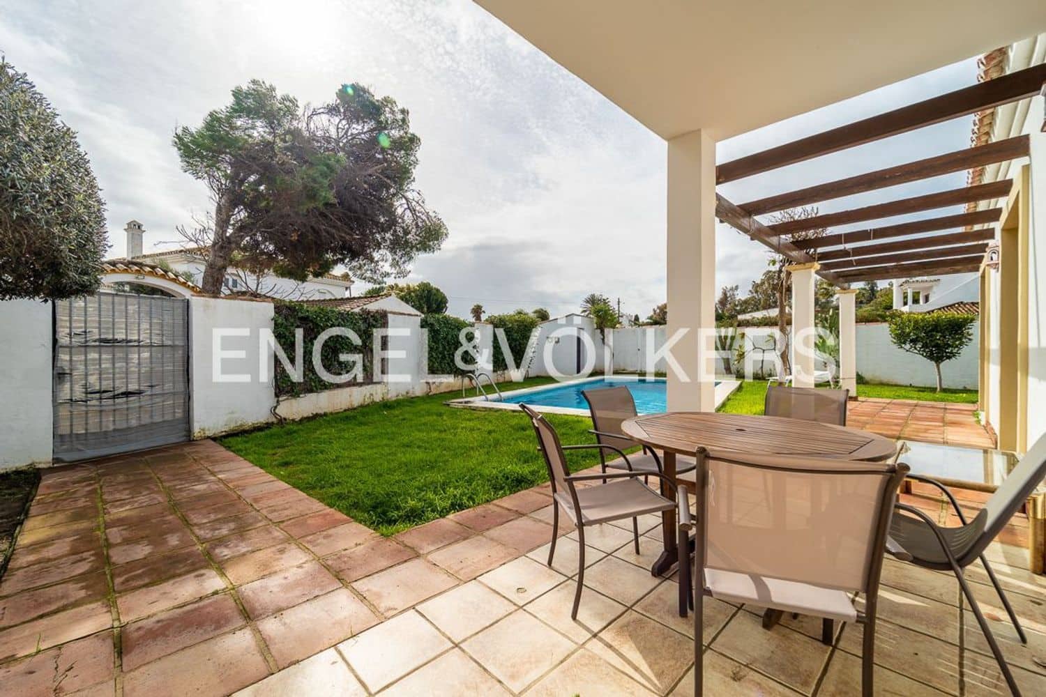 3 bedroom Villa for sale in Bahia Dorada with pool garage - € 1,500,000 (Ref: 9733561)