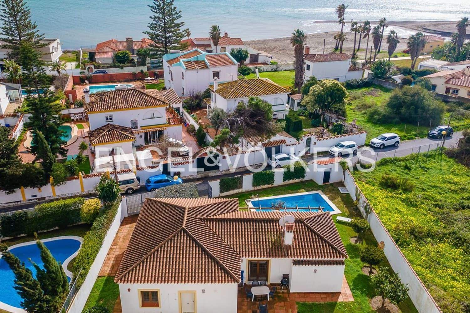 3 bedroom Villa for sale in Bahia Dorada with pool garage - € 1,500,000 (Ref: 9733561)