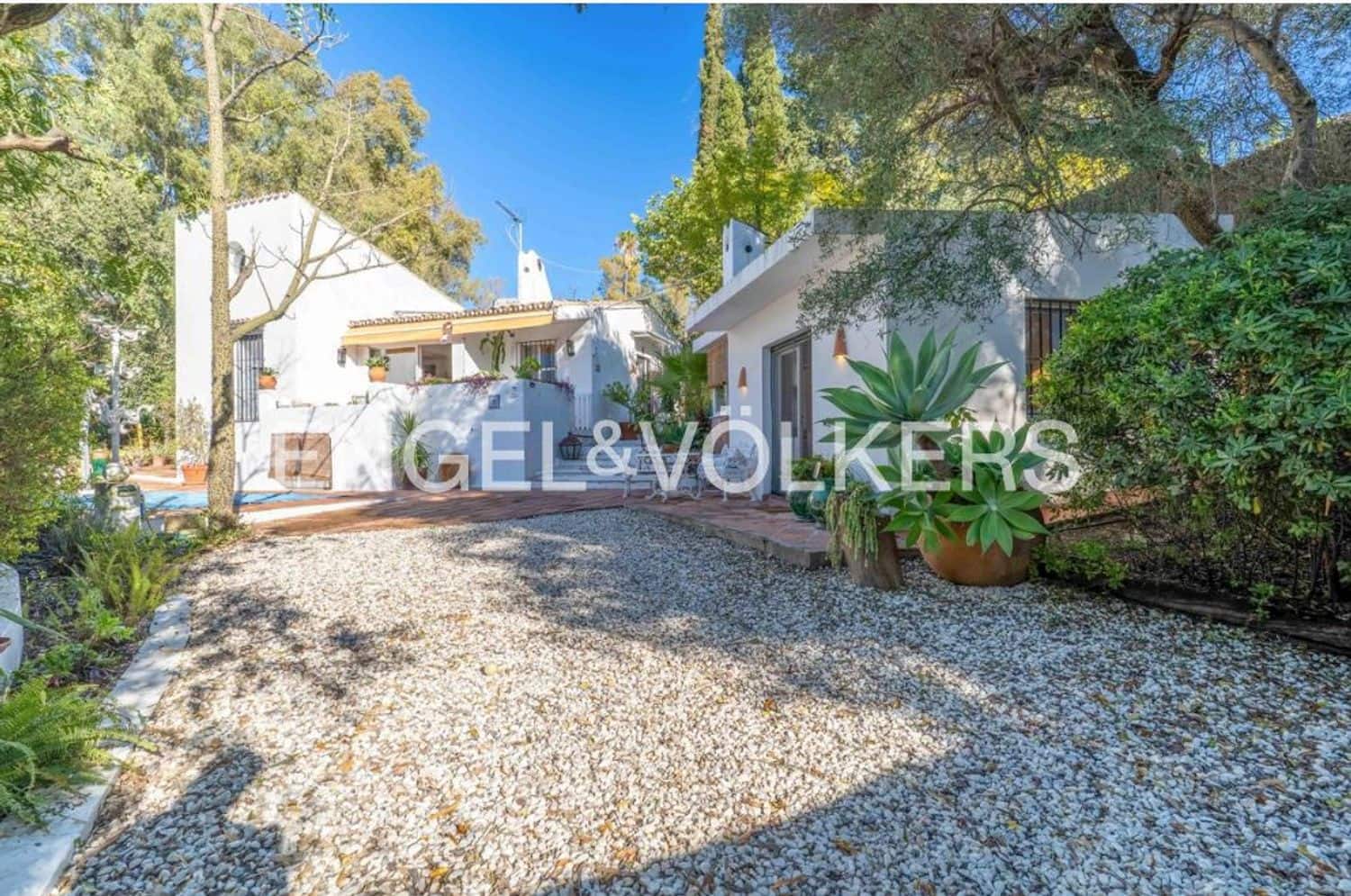 3 bedroom Finca/Country House for sale in New Golden Mile with pool garage - € 850,000 (Ref: 9733564)