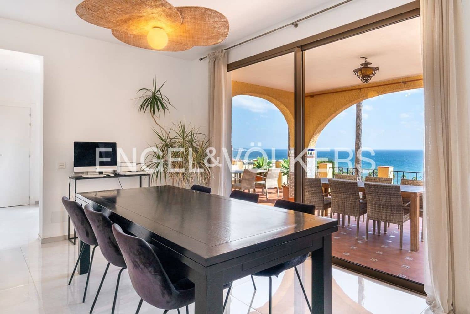 7 bedroom Villa for sale in Estepona with pool garage - € 1,760,000 (Ref: 9733565)