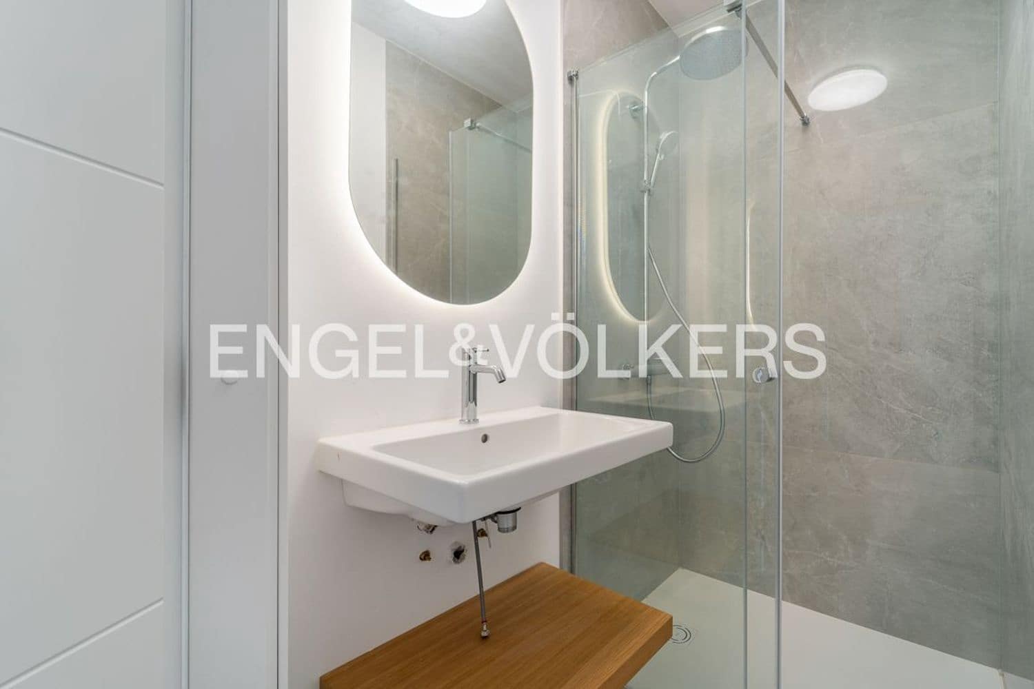 7 bedroom Villa for sale in Estepona with pool garage - € 1,760,000 (Ref: 9733565)