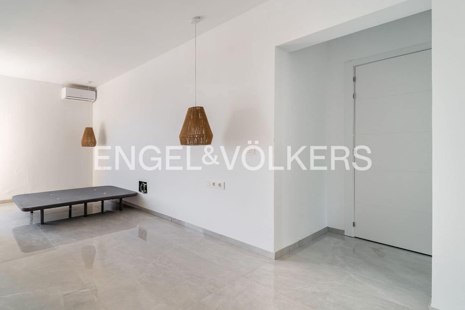 7 bedroom Villa for sale in Estepona with pool garage - € 1,760,000 (Ref: 9733565)