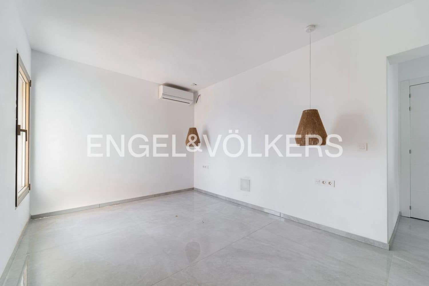 7 bedroom Villa for sale in Estepona with pool garage - € 1,760,000 (Ref: 9733565)