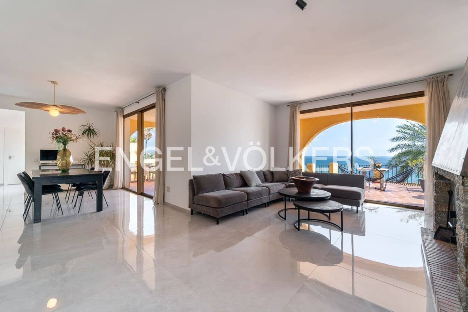 7 bedroom Villa for sale in Estepona with pool garage - € 1,760,000 (Ref: 9733565)