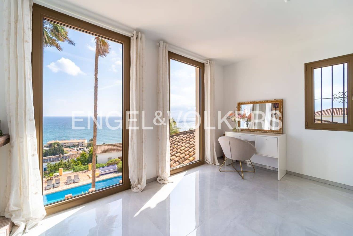 7 bedroom Villa for sale in Estepona with pool garage - € 1,760,000 (Ref: 9733565)