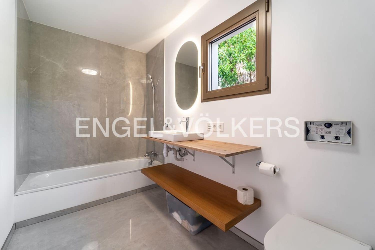 7 bedroom Villa for sale in Estepona with pool garage - € 1,760,000 (Ref: 9733565)