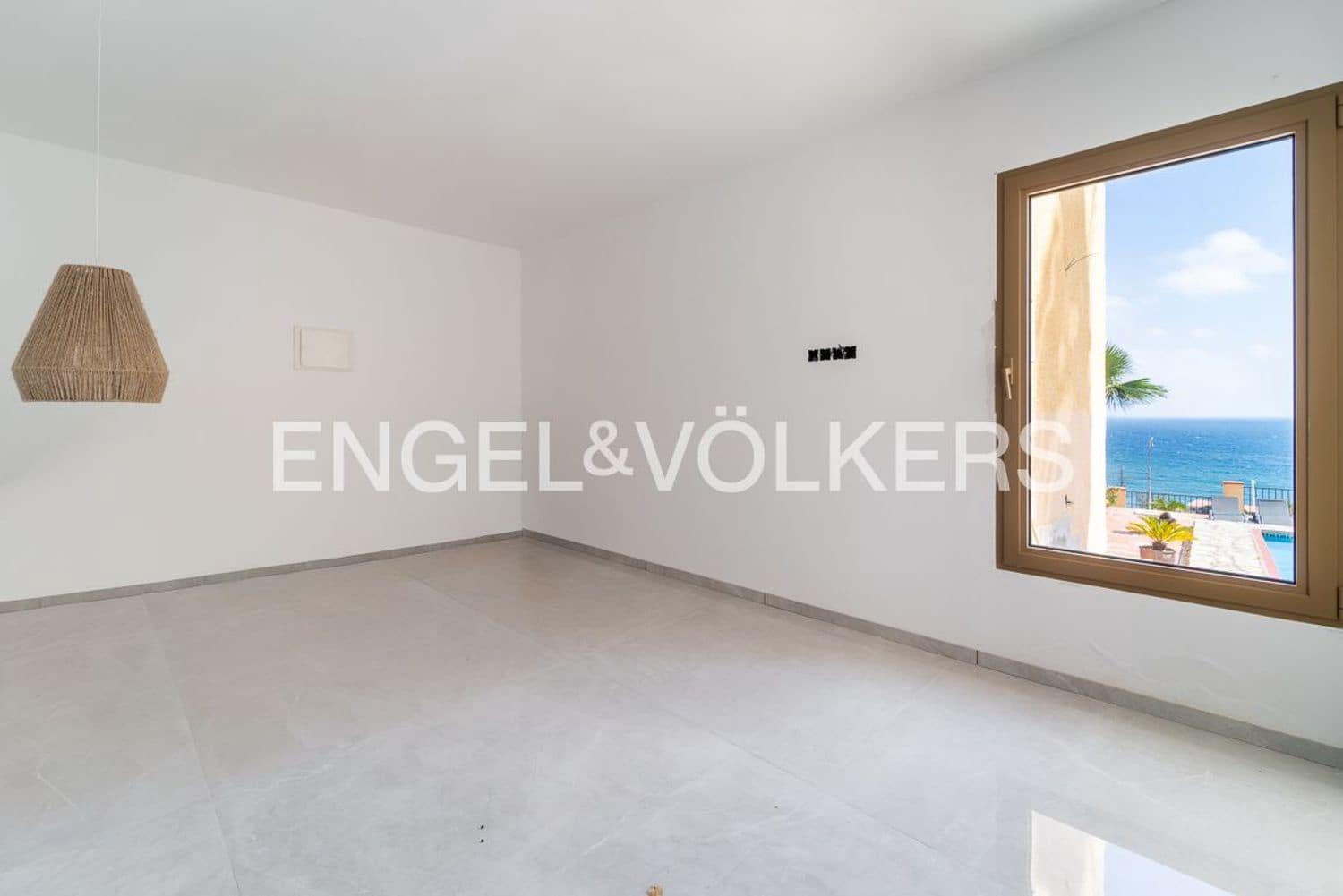 7 bedroom Villa for sale in Estepona with pool garage - € 1,760,000 (Ref: 9733565)