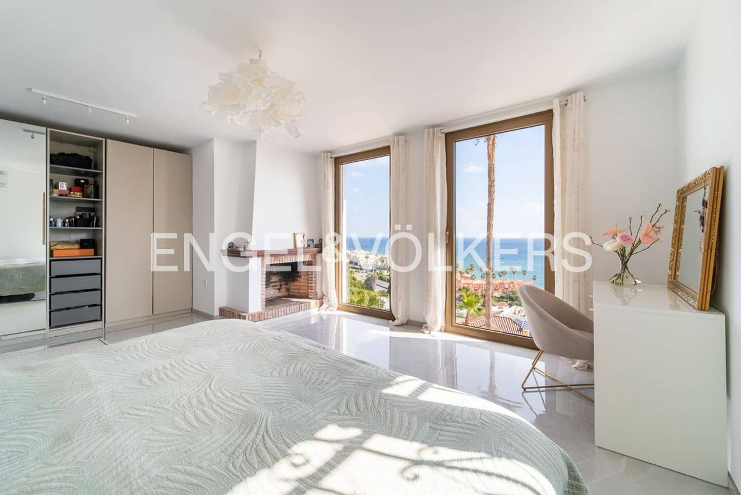 7 bedroom Villa for sale in Estepona with pool garage - € 1,760,000 (Ref: 9733565)