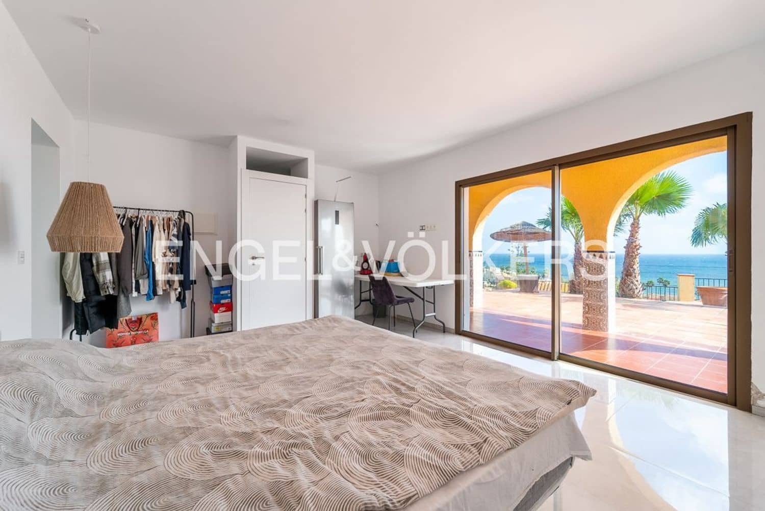 7 bedroom Villa for sale in Estepona with pool garage - € 1,760,000 (Ref: 9733565)