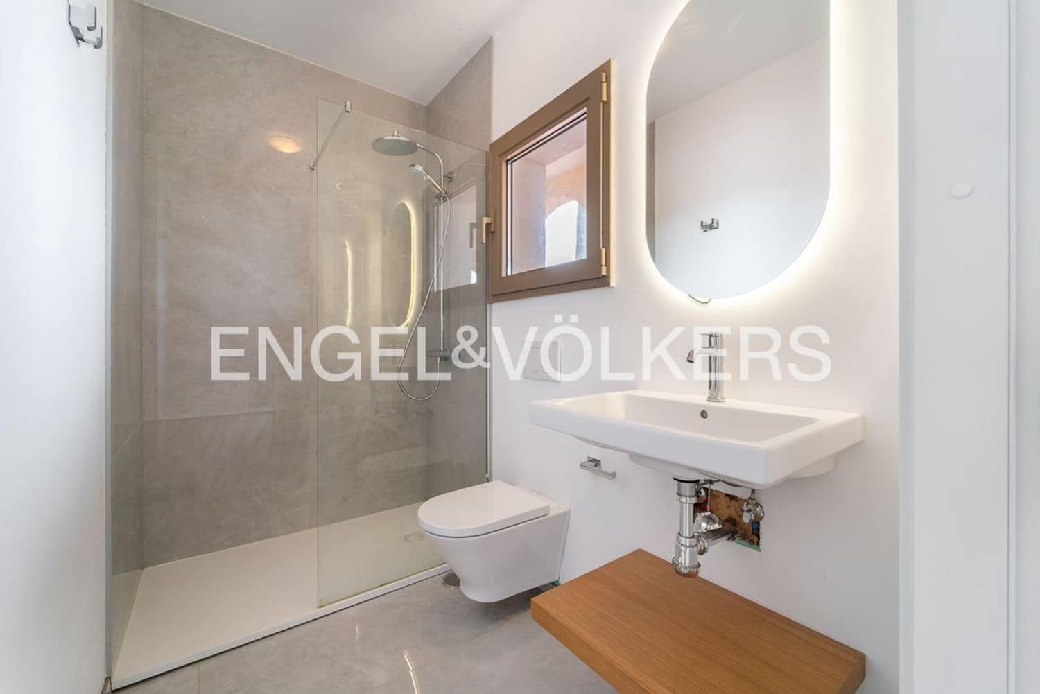 7 bedroom Villa for sale in Estepona with pool garage - € 1,760,000 (Ref: 9733565)