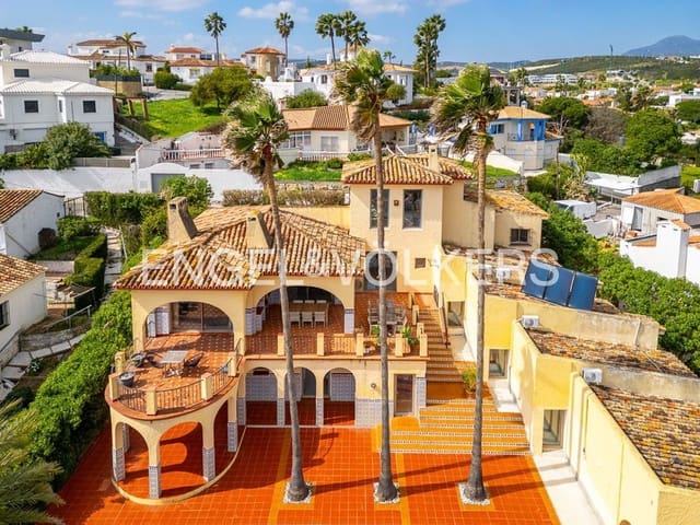 Chalet de 7 habitaciones en Buenas Noches, Estepona en venta con piscina garaje - 1.760.000 € (Ref: 9733565)