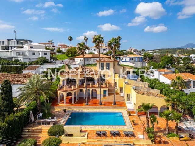 Chalet de 7 habitaciones en Buenas Noches, Estepona en venta con piscina garaje - 1.760.000 € (Ref: 9733565)
