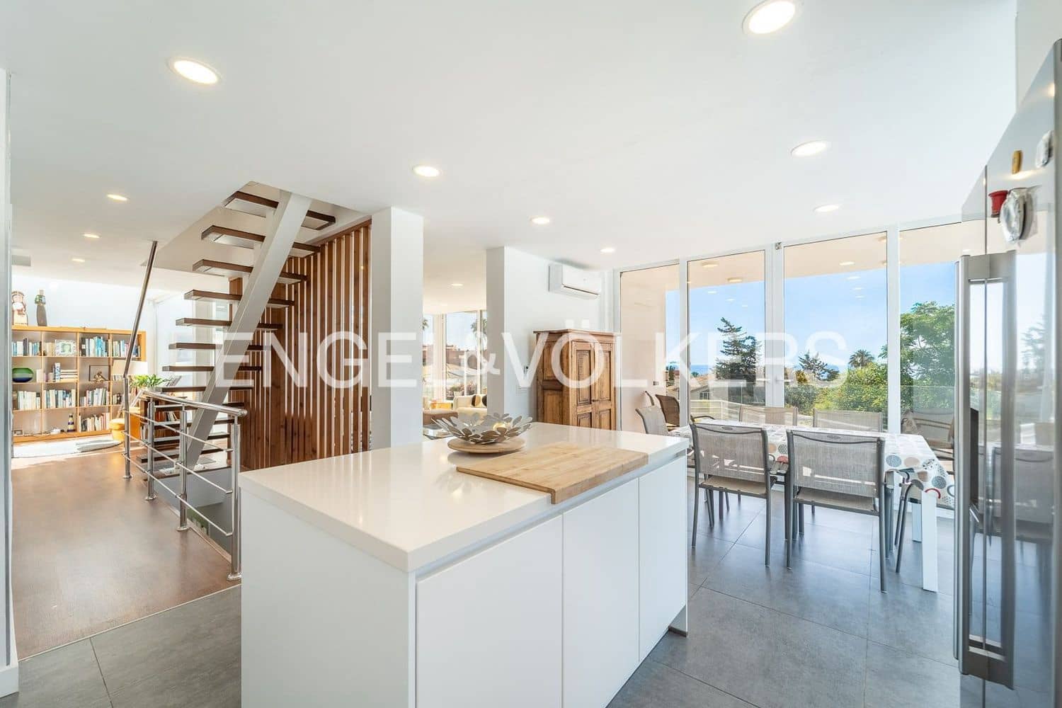 6 bedroom Villa for sale in Buenas Noches with pool garage - € 1,750,000 (Ref: 9733566)