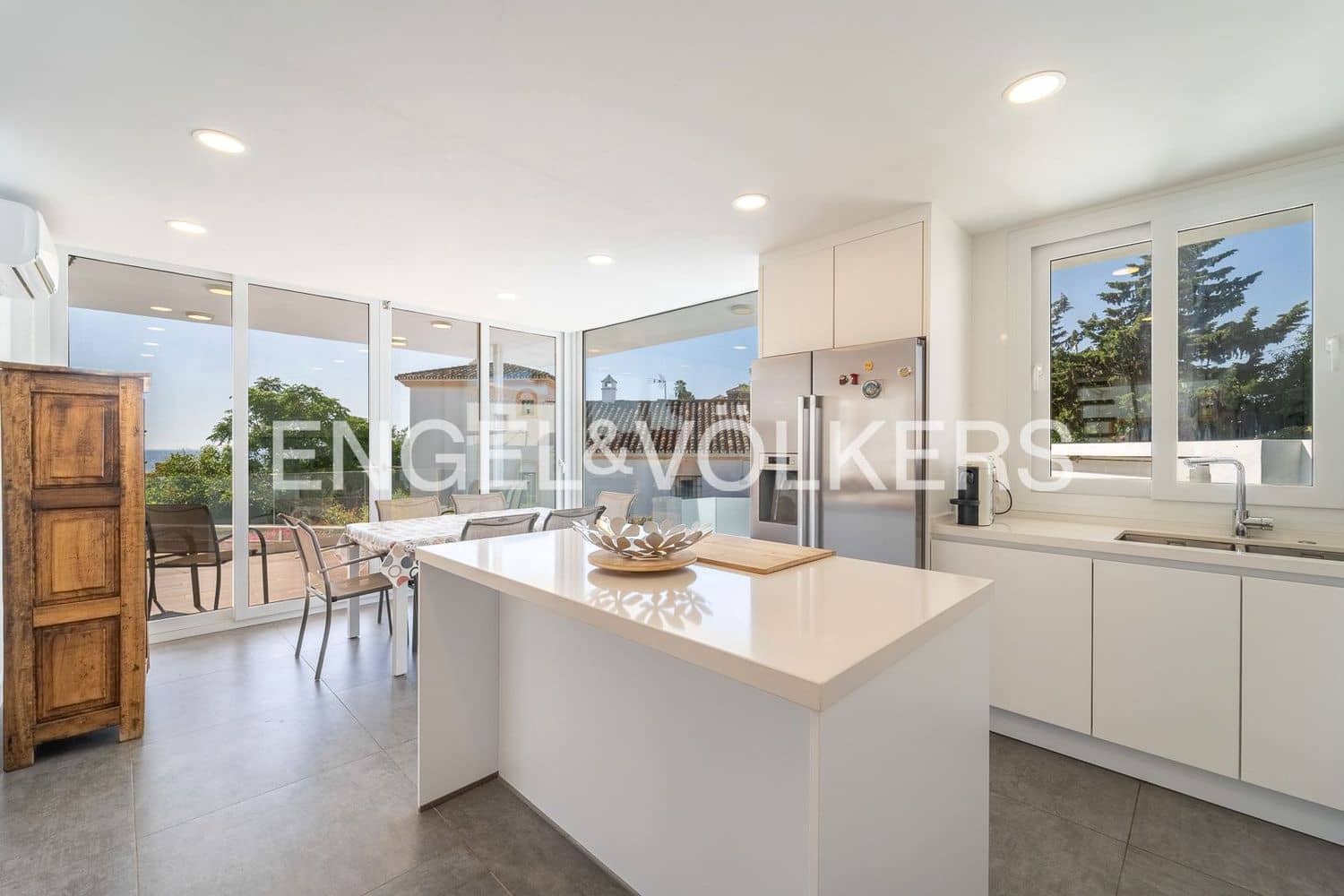 6 bedroom Villa for sale in Buenas Noches with pool garage - € 1,750,000 (Ref: 9733566)