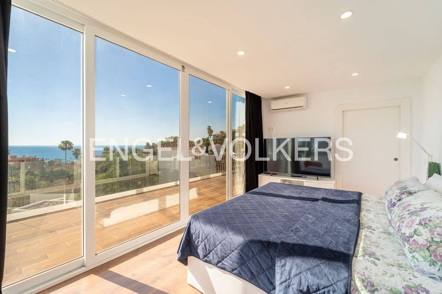 6 bedroom Villa for sale in Buenas Noches with pool garage - € 1,750,000 (Ref: 9733566)