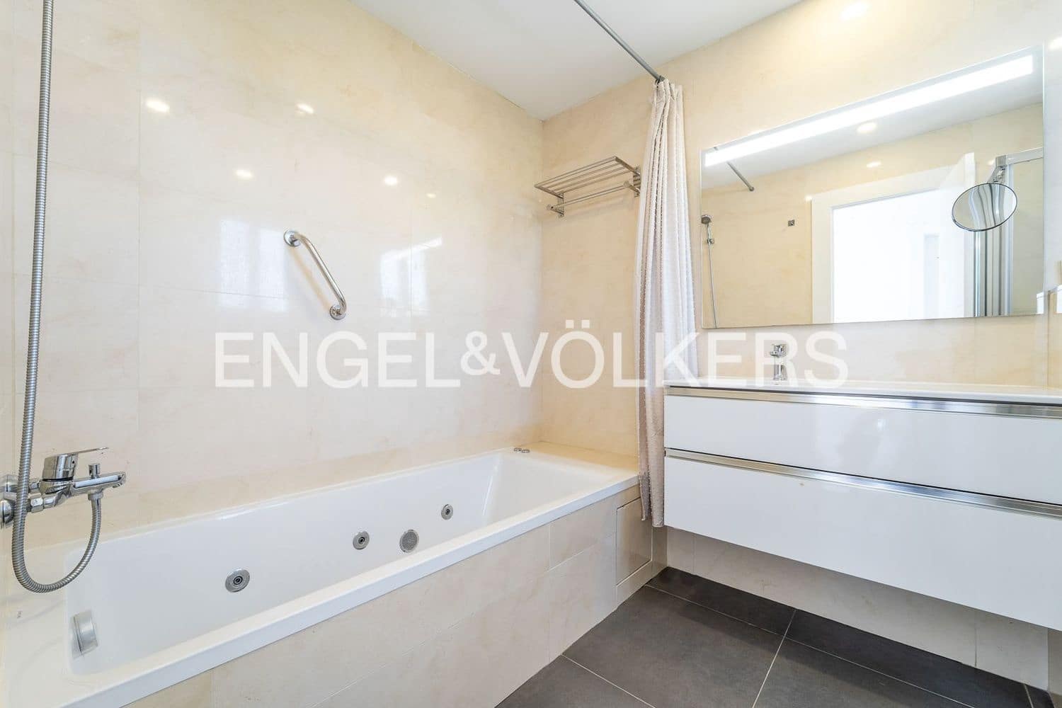 6 bedroom Villa for sale in Buenas Noches with pool garage - € 1,750,000 (Ref: 9733566)