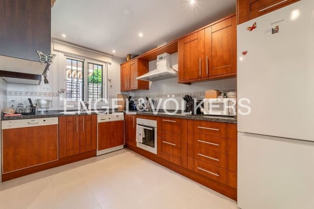 Casa de 3 habitaciones en Buenas Noches, Estepona en venta con piscina garaje - 470.000 € (Ref: 9733567)