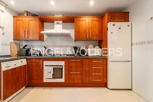 Casa de 3 habitaciones en Buenas Noches, Estepona en venta con piscina garaje - 470.000 € (Ref: 9733567)