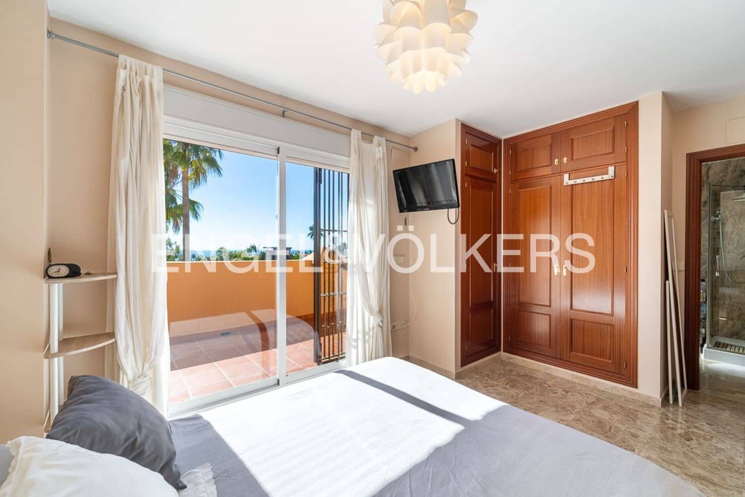 Casa de 3 habitaciones en Estepona en venta con piscina garaje - 470.000 € (Ref: 9733567)