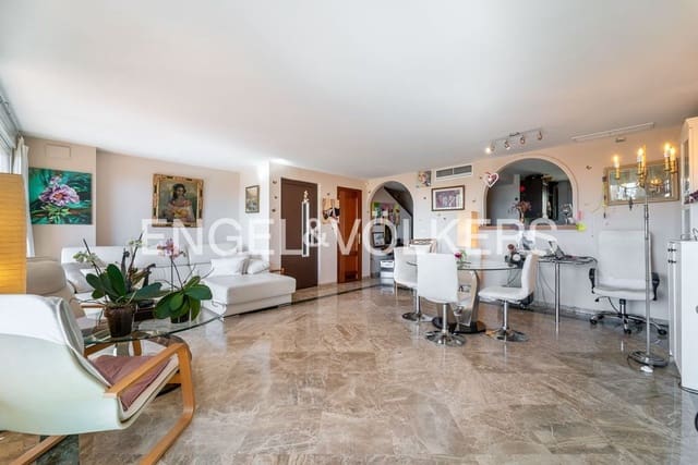 Casa de 3 habitaciones en Buenas Noches, Estepona en venta con piscina garaje - 470.000 € (Ref: 9733567)