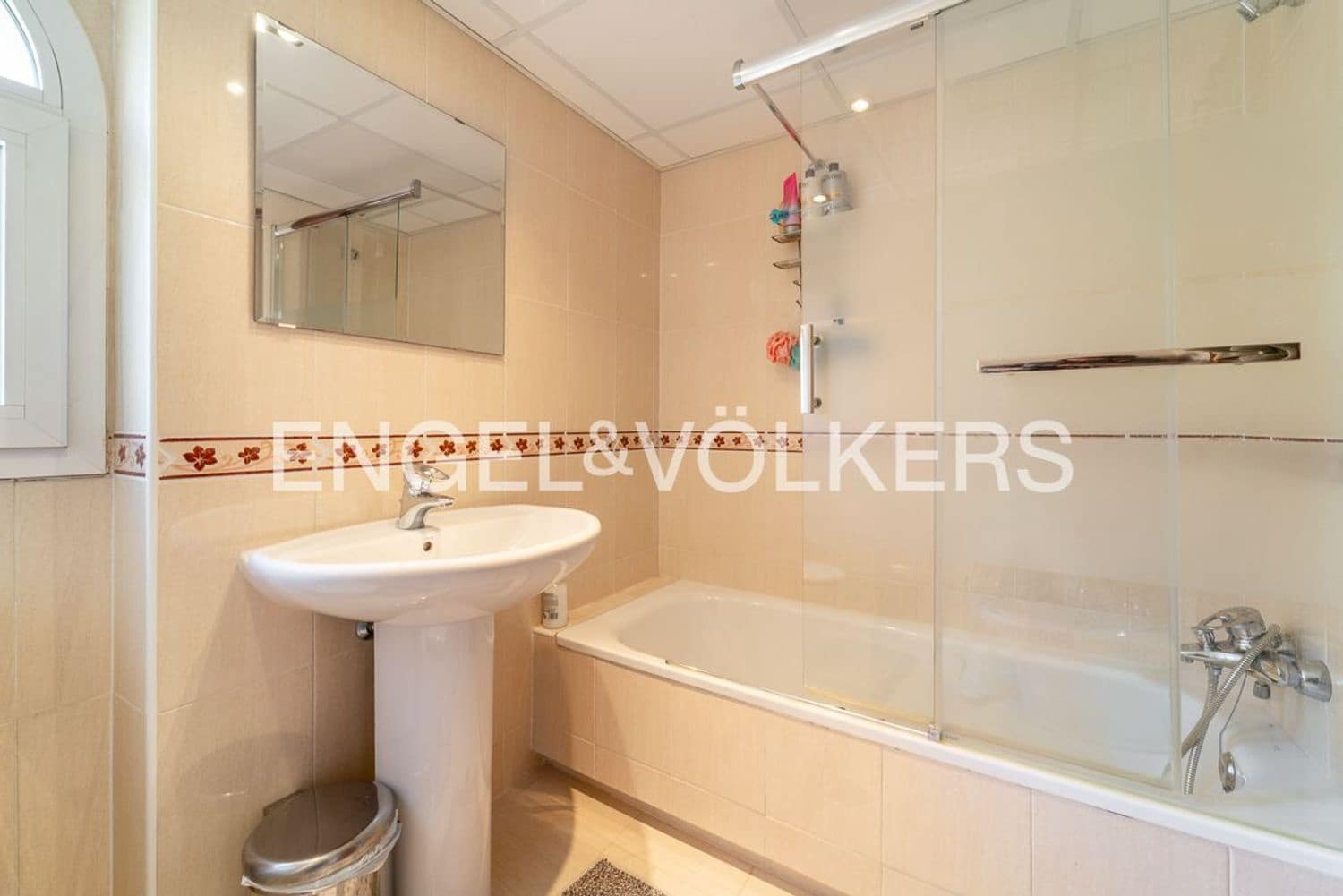 Casa de 3 habitaciones en Estepona en venta con piscina garaje - 470.000 € (Ref: 9733567)