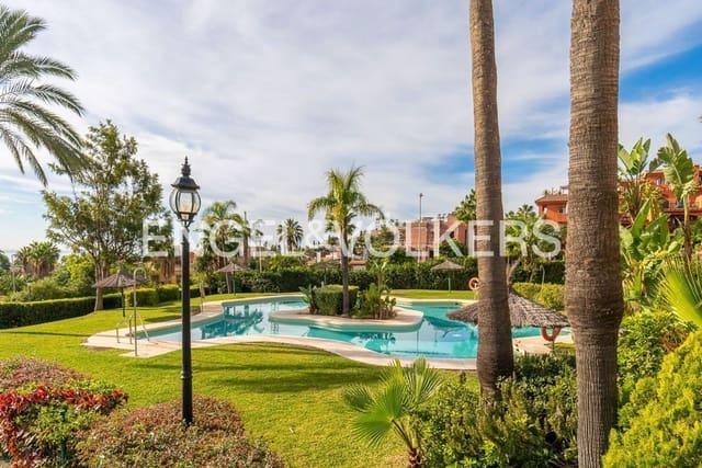 Casa de 3 habitaciones en Buenas Noches, Estepona en venta con piscina garaje - 470.000 € (Ref: 9733567)