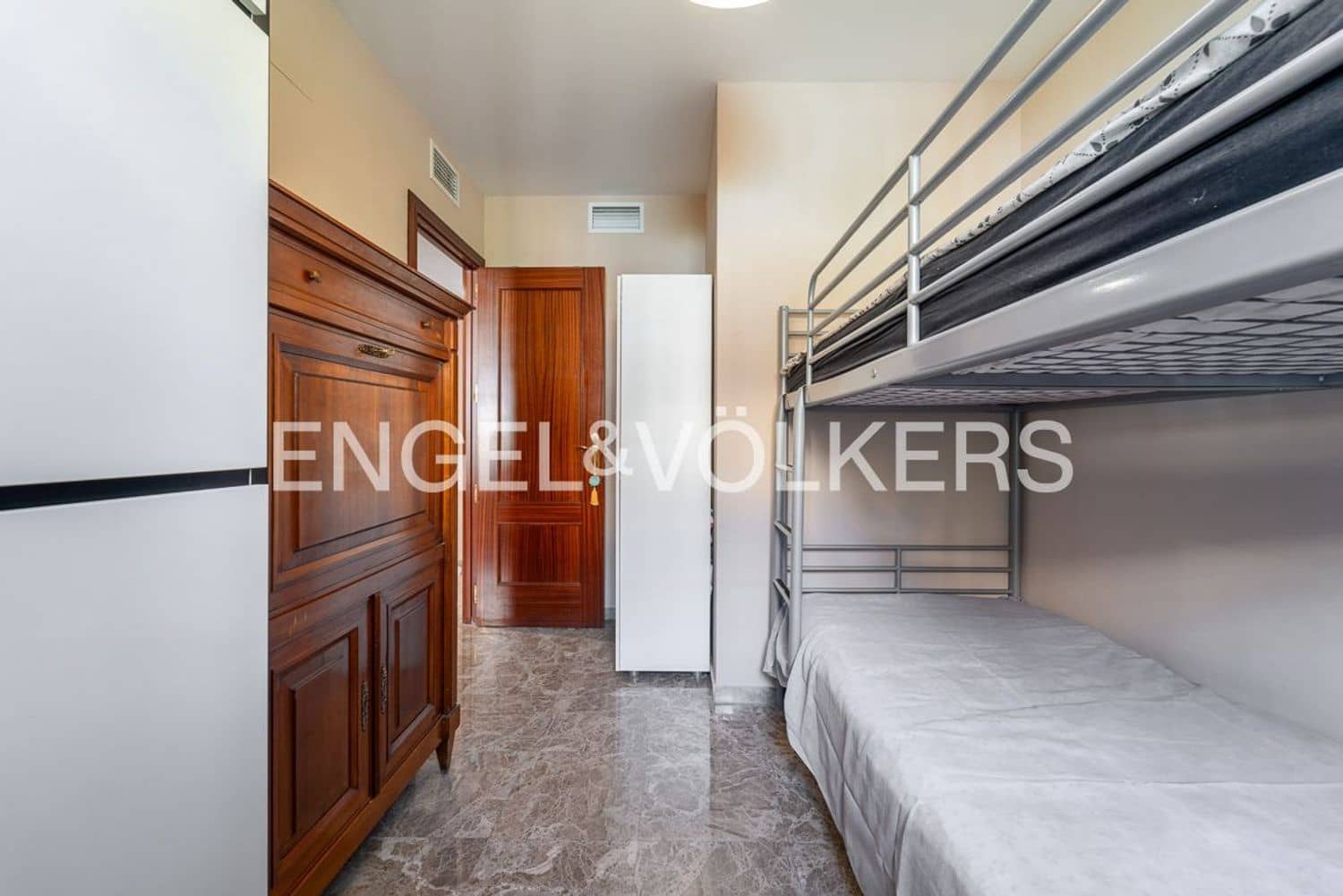 Casa de 3 habitaciones en Estepona en venta con piscina garaje - 470.000 € (Ref: 9733567)