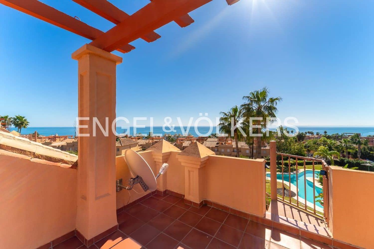 Casa de 3 habitaciones en Estepona en venta con piscina garaje - 470.000 € (Ref: 9733567)