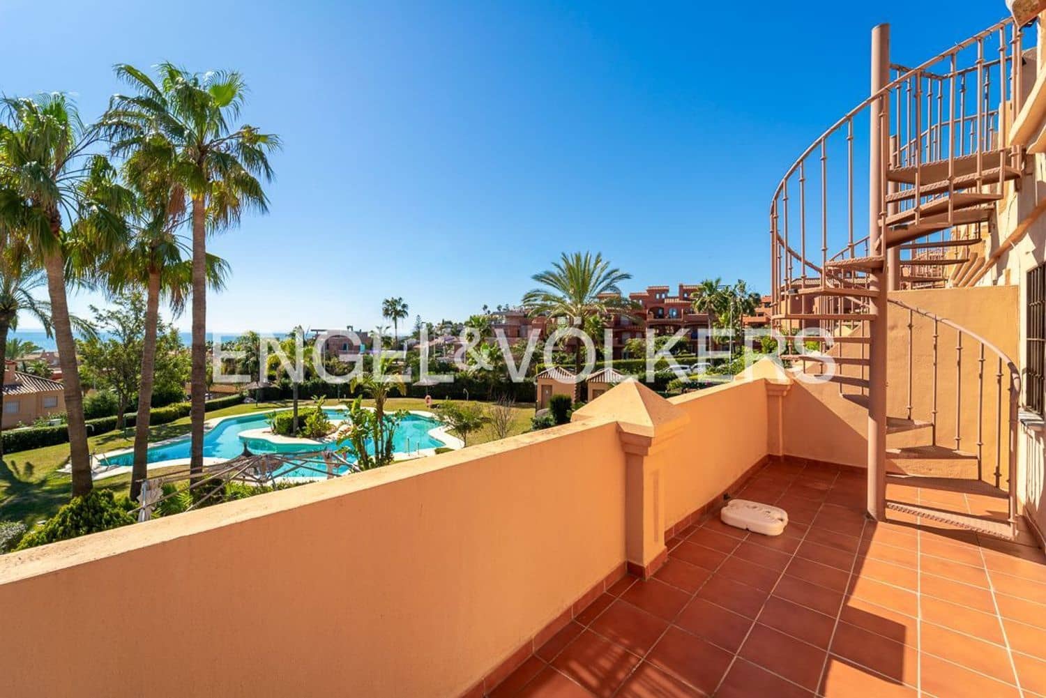 Casa de 3 habitaciones en Estepona en venta con piscina garaje - 470.000 € (Ref: 9733567)