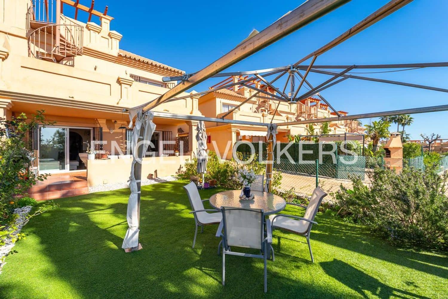 Casa de 3 habitaciones en Estepona en venta con piscina garaje - 470.000 € (Ref: 9733567)