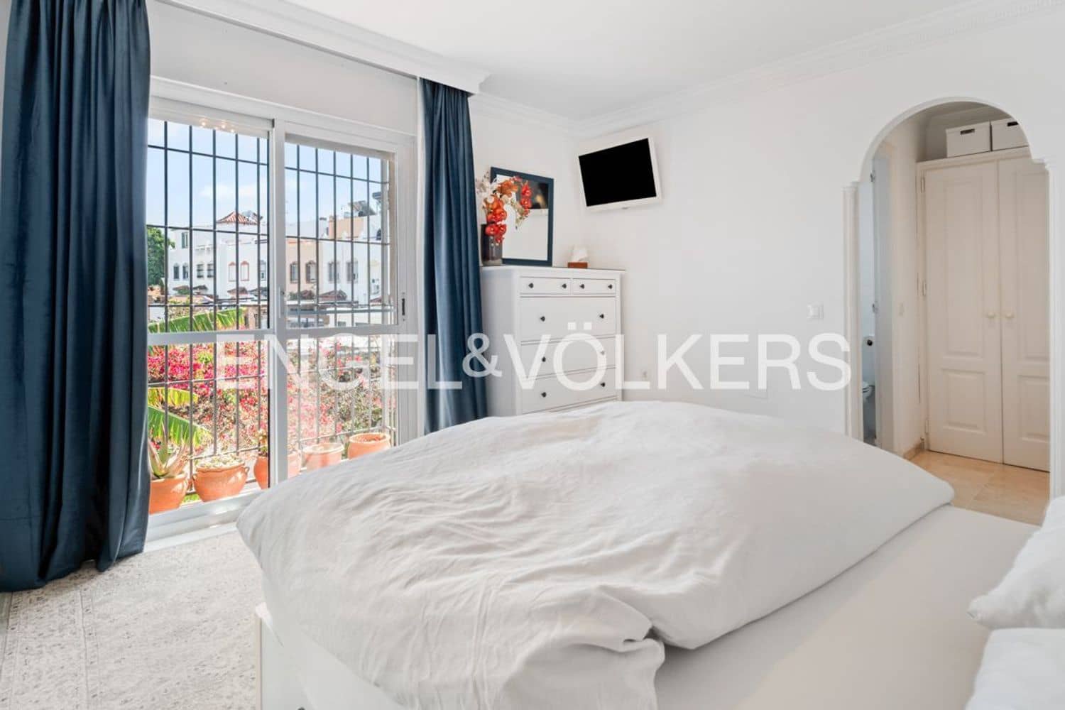 4 soverom Hus til salgs i Estepona med garasje - € 768 000 (Ref: 9747485)