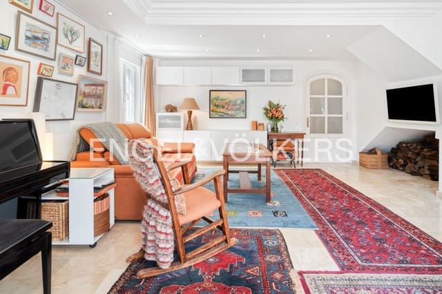 4 soverom Hus til salgs i Sierra de Estepona - Avda. de Andalucía, Estepona med garasje - € 768 000 (Ref: 9747485)