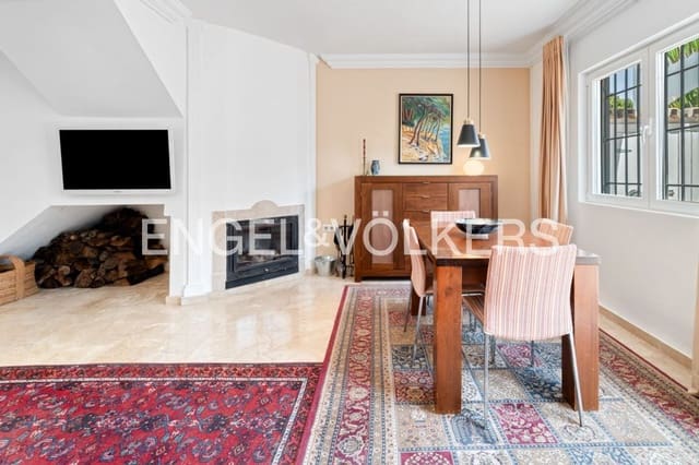 4 soverom Hus til salgs i Sierra de Estepona - Avda. de Andalucía, Estepona med garasje - € 768 000 (Ref: 9747485)