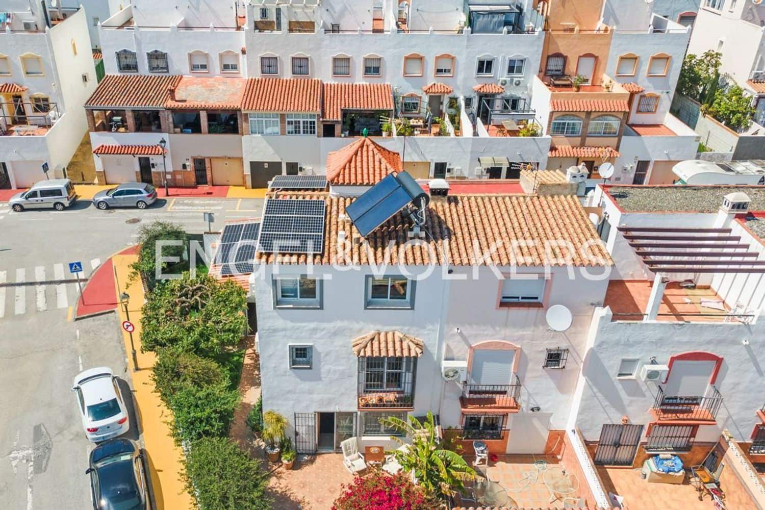 4 soverom Hus til salgs i Estepona med garasje - € 768 000 (Ref: 9747485)