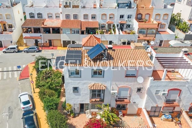 4 soverom Hus til salgs i Sierra de Estepona - Avda. de Andalucía, Estepona med garasje - € 768 000 (Ref: 9747485)