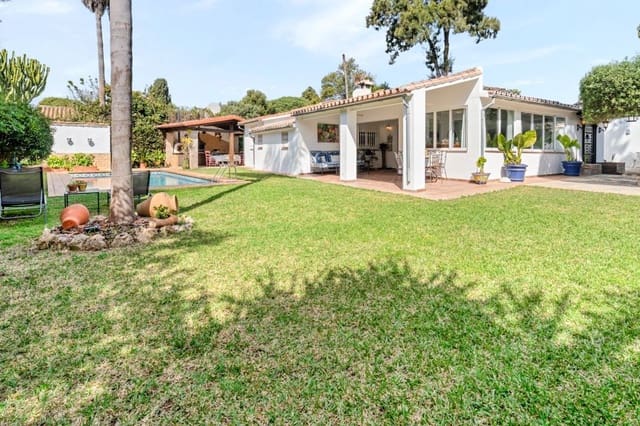 Chalet de 4 habitaciones en Atalaya-Isdabe, Estepona en venta con piscina garaje - 1.295.000 € (Ref: 9747486)