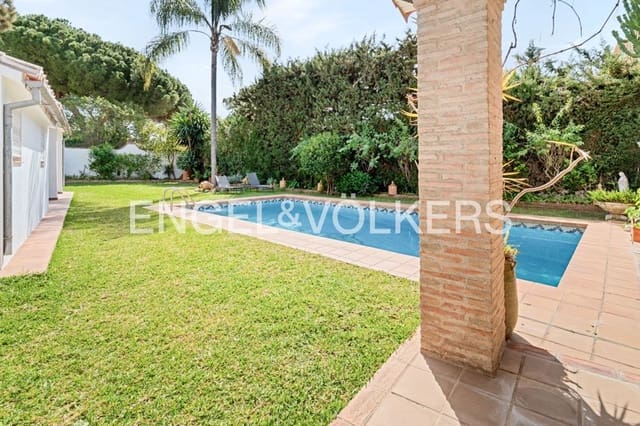 4 slaapkamer Villa te koop in Atalaya-Isdabe, Estepona met zwembad garage - € 1.295.000 (Ref: 9747486)