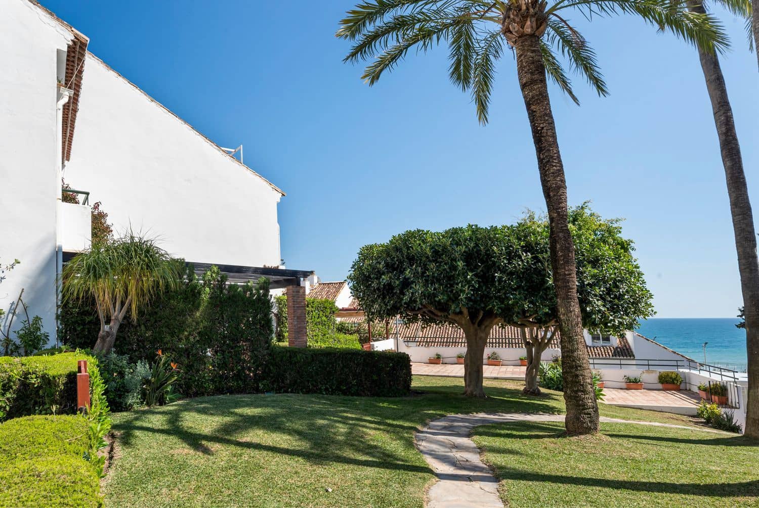 3 soveværelse Byhus til salg i Estepona med swimmingpool garage - € 619.000 (Ref: 9747487)