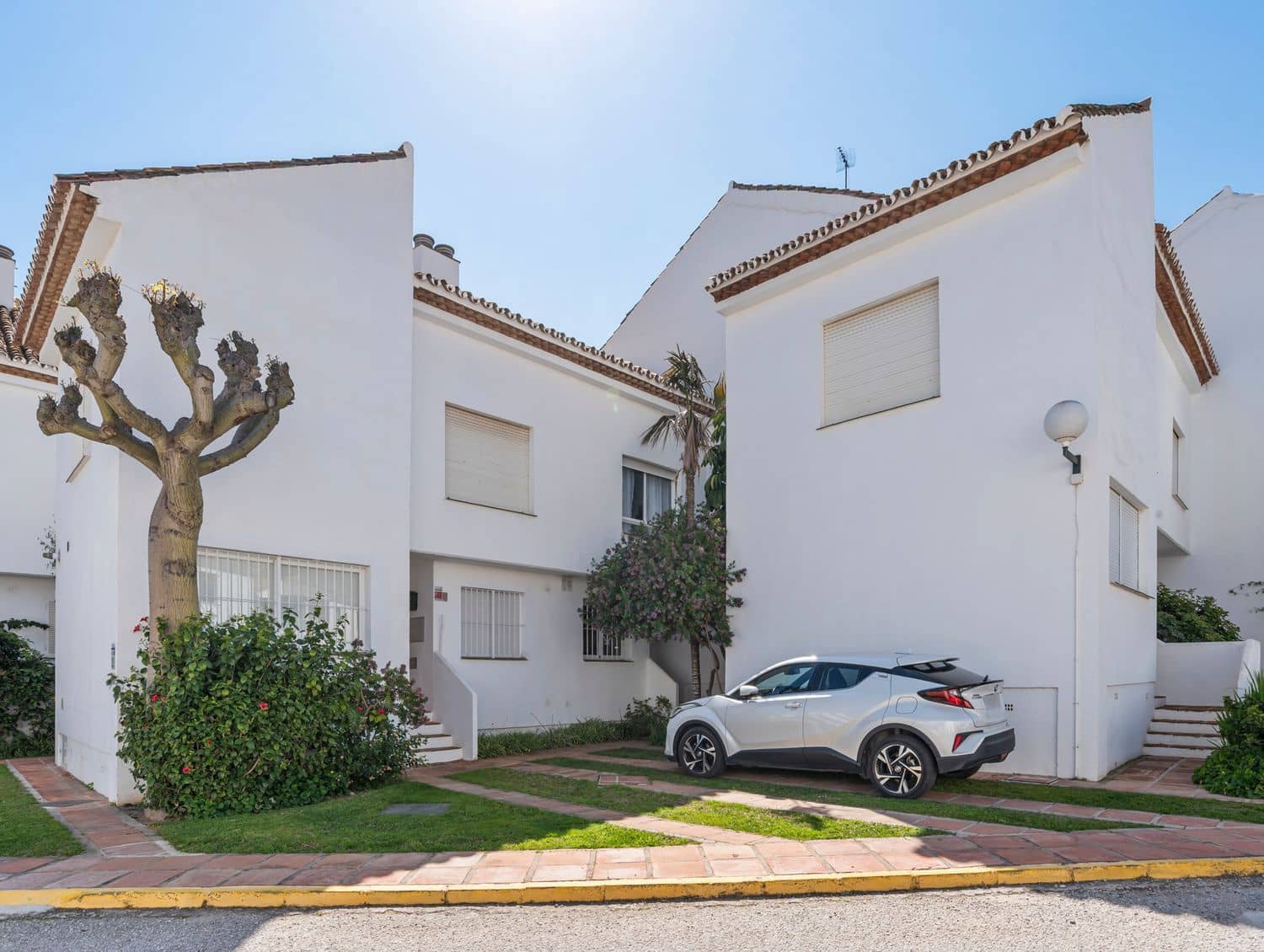 3 soveværelse Byhus til salg i Estepona med swimmingpool garage - € 619.000 (Ref: 9747487)