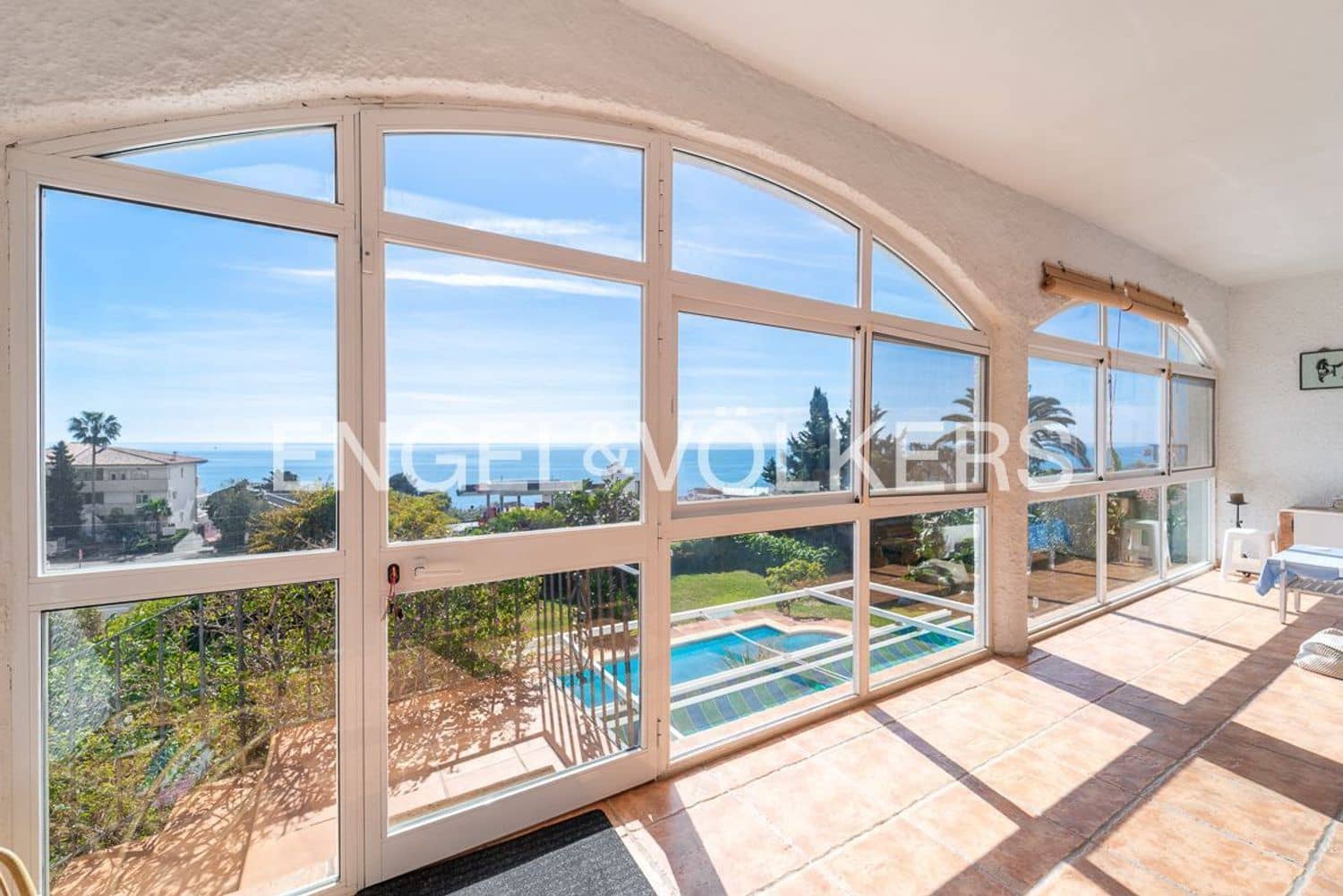 8 soveværelse Villa til salg i Estepona med swimmingpool garage - € 795.000 (Ref: 9747488)